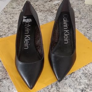 Calvin Klein size 11, black ladies pumps